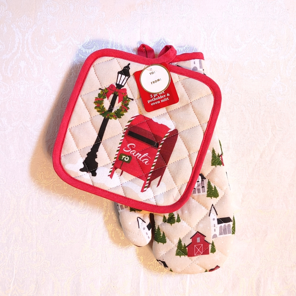 December Home 2-piece Christmas Potholder/Oven Mitt Set